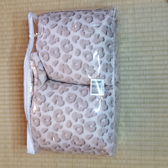 Berkshire Polarfleece Cheetah Twin Sheet Set - Picture 4 of 6